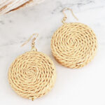 AY1413NT RAFFIA DISC EARRINGS