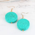 AY1413TU RAFFIA DISC EARRINGS