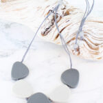 BB1203GY SHORT 5-PIECE RESIN TRIANGLE NECKLACE (ADJUSTABLE)
