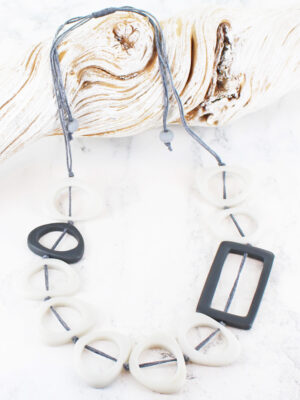 BB1401GY RESIN RECTANGLE & HOOP NECKLACE