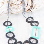 BB1401TU RESIN RECTANGLE & HOOP NECKLACE
