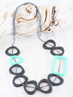 BB1401TU RESIN RECTANGLE & HOOP NECKLACE