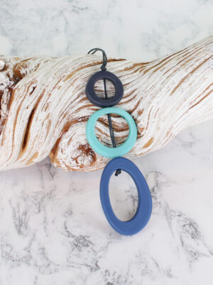 BB6204BLU TRIPLE RESIN HOOP PENDANT NECKLACE