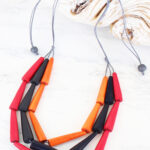 BB6305R 3-STRAND WOODEN CONE NECKLACE