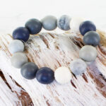 BB6607GY ELASTICATED RESIN BALL BRACELET
