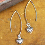 BU1906 SILVER DROP EARRINGS WITH HEART CHARM