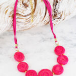 DC1508PK RAFFIA DISC NECKLACE