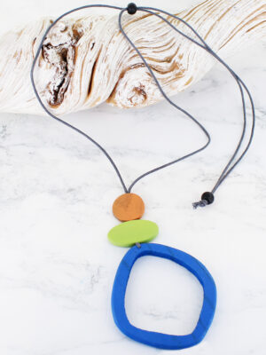 FB1308BLU WOODEN OPEN HOOP PENDANT NECKLACE
