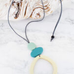 FB1308CR WOODEN OPEN HOOP PENDANT NECKLACE
