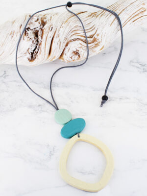 FB1308CR WOODEN OPEN HOOP PENDANT NECKLACE