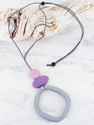 FB1308GY WOODEN OPEN HOOP PENDANT NECKLACE
