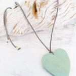 FB1310MT SIMPLE WOODEN HEART PENDANT NECKLACE