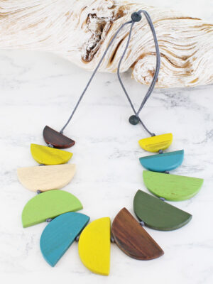 FB1403GN WOODEN HALF MOON FAN NECKLACE