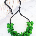 FB6301GN WOODEN CLUSTER NECKLACE
