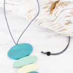 FB1309TL STACKED WOODEN OVAL PENDANT NECKLACE