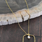 GP418 HAMMERED RECTANGULAR PENDANT WITH DROP PEARL [GOLD PLATE]