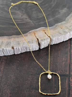 GP418 HAMMERED RECTANGULAR PENDANT WITH DROP PEARL [GOLD PLATE]