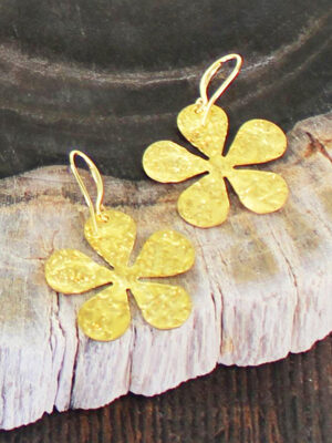 GP463F TEXTURED FLOWER EARRING [GOLD PLATE]