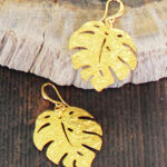 GP463L TEXTURED LEAF EARRING [GOLD PLATE]