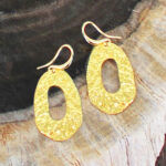 GP463O TEXTURED OVAL EARRING [GOLD PLATE]