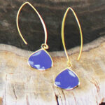 GP470BLU DROP EARRING WITH GLASS CHARM [GOLD PLATE]