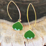 GP470GN DROP EARRING WITH GLASS CHARM [GOLD PLATE]