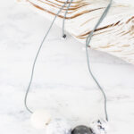 JP1104GY SMOKED RESIN BALL NECKLACE WITH ACCENT COLOUR