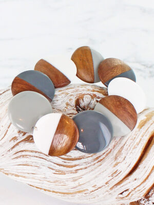 JP1109GY OVERLAPPING WOOD & RESIN DISC BRACELET