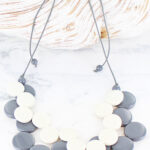 JP1206GY OVERLAPPING RESIN DISC STATEMENT NECKLACE