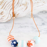 JP1305CO STRIPY RESIN BALL NECKLACE