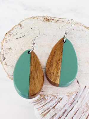 JP6104TL RESIN & WOOD OVAL PEBBLE EARRING