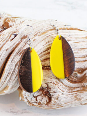 JP6104Y RESIN & WOOD PEBBLE EARRING
