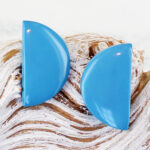 JP6107LB RESIN HALF MOON STUD EARRINGS