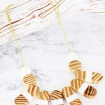 LB1105 RESIN & WOOD FAN NECKLACE