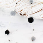 MA6803BL SHORT MULTI POM POM NECKLACE