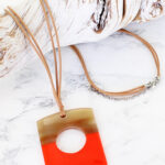 RA1001OR RESIN & HORN PENDANT NECKLACE WITH HOLE