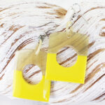 RA1002Y RESIN & HORN EARRINGS WITH HOLE