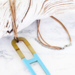 RA1003BLU RESIN & HORN OPEN PENDANT NECKLACE