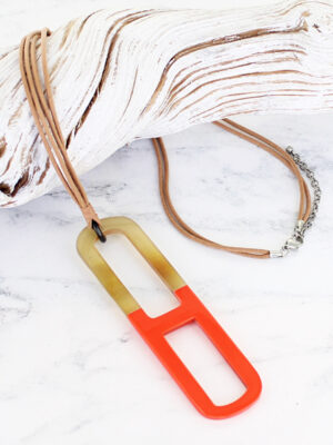 RA1003OR RESIN & HORN OPEN PENDANT NECKLACE