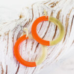 RA1010OR RESIN & HORN HOOP EARRING