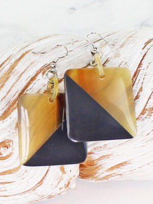 RA6002GY RECTANGULAR RESIN & HORN EARRINGS