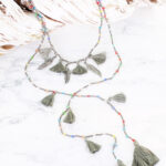 RS1802GY TRIPLE-FEATHER TASSEL NECKLACE WITH MULTI-COLOUR BEADING