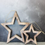 RT6101N SET/2 OPEN WOODEN HANGING STARS