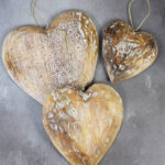 RT6103N SET/3 SOLID WOODEN HANGING HEARTS