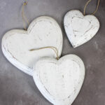 RT6103W SET/3 SOLID WOODEN HANGING HEARTS