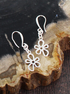 SP102F PACK/2 FLOWER CHARM EARRINGS [SILVER-PLATE]