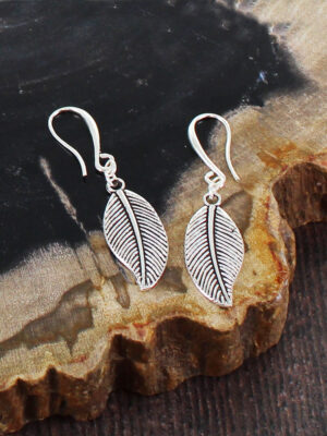 SP102L PACK/2 LEAF CHARM EARRINGS [SILVER PLATE]