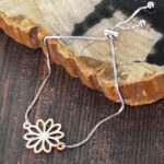 SP201F ADJUSTABLE FLOWER CHARM BRACELET [SILVER PLATE]