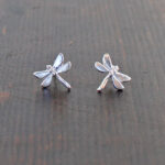 SP210DF DRAGONFLY STUD EARRINGS [SILVER-PLATE]