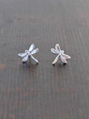 SP210DF DRAGONFLY STUD EARRINGS [SILVER-PLATE]